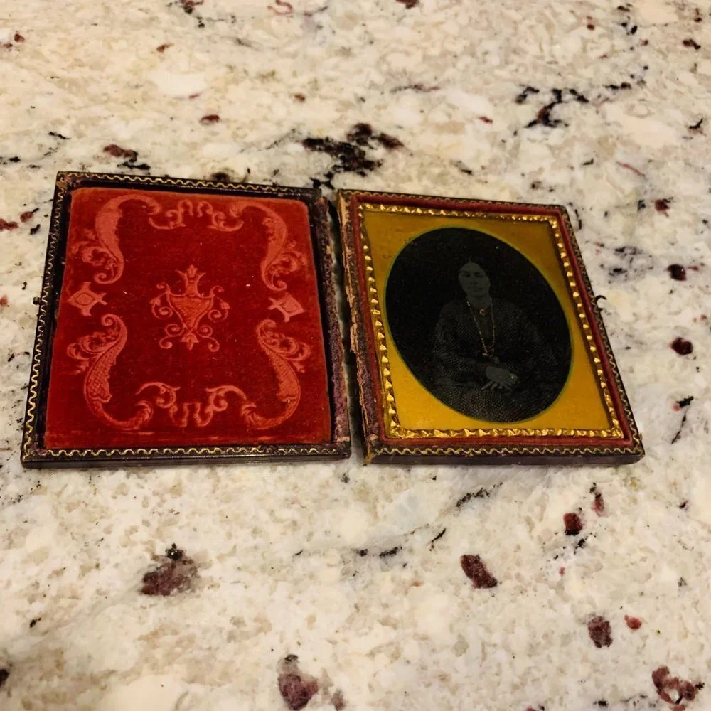Amazing 1/6 Plate Superb Masterpiece of Young Woman Daguerreotype